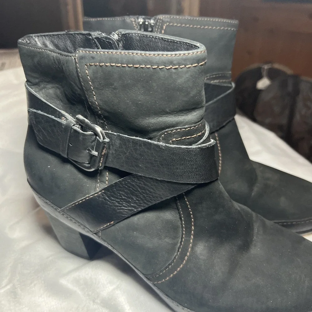 Clarks‎ Artisan Black Nubuck 82775 Gallery Art Boots Woman Size 8